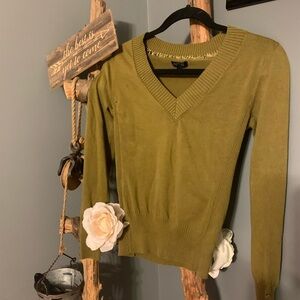 APT 9 Women’s Olive Green V-neck Sweater Size Small